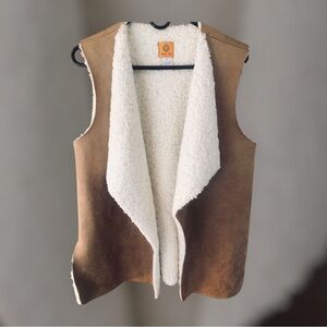 Ruby Rd Suede‎ look/Sherpa look lined vest. Small